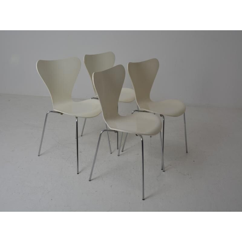 Set of 4 vintage white 7 chairs vintage for Friz Hansen in wood