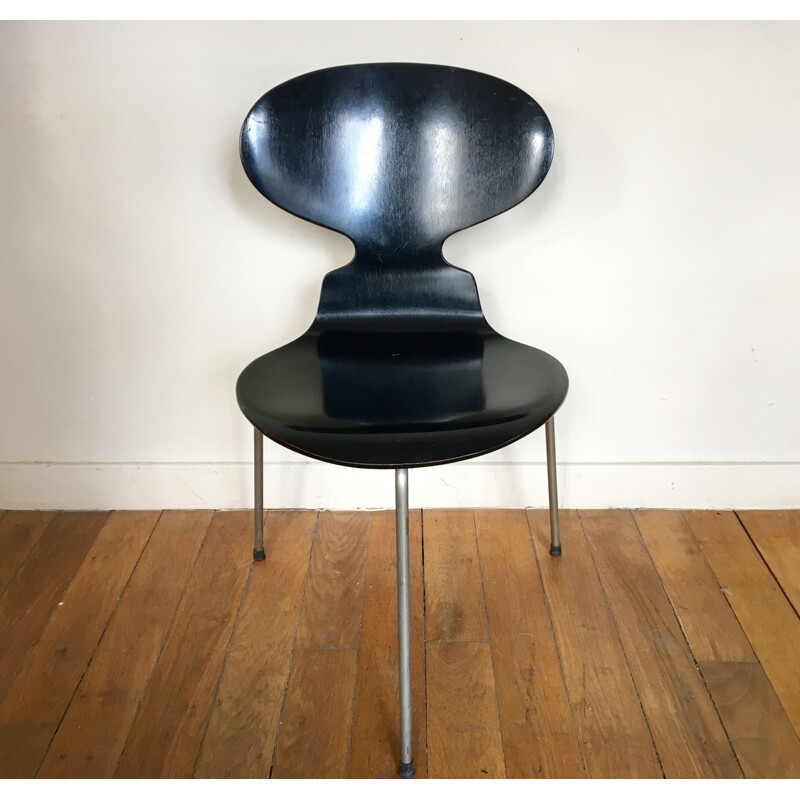 Vintage black metal tripod Fourmi chair for Fritz Hansen