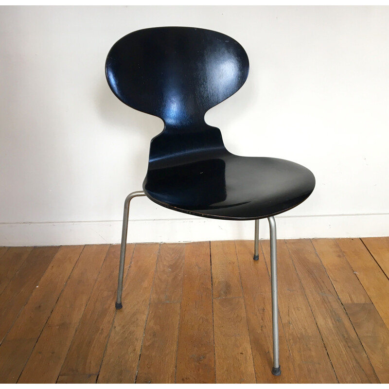 Vintage black metal tripod Fourmi chair for Fritz Hansen