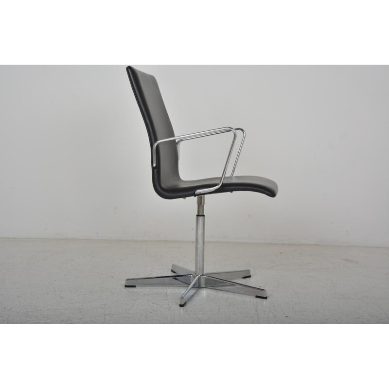 Black Oxford chair by Arne Jacobsen