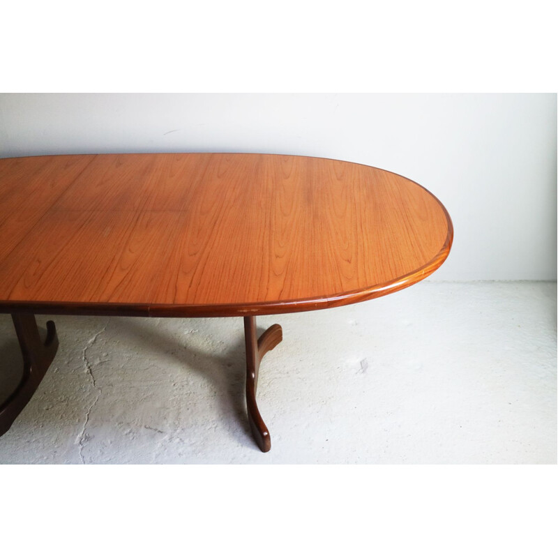 Vintage extendable dining table by G Plan