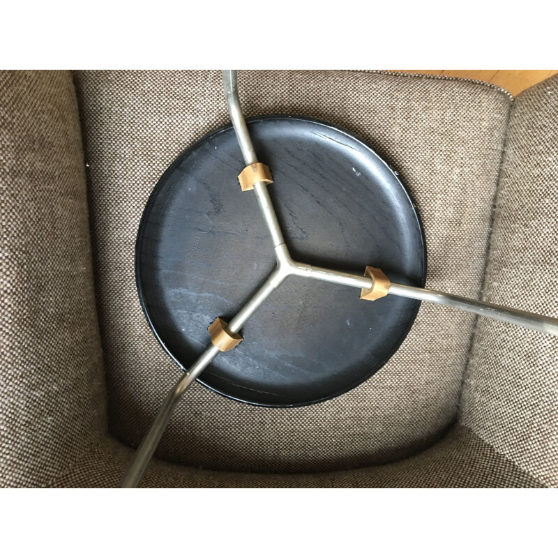 Tabouret tripode vintage par Arne Jacobsen