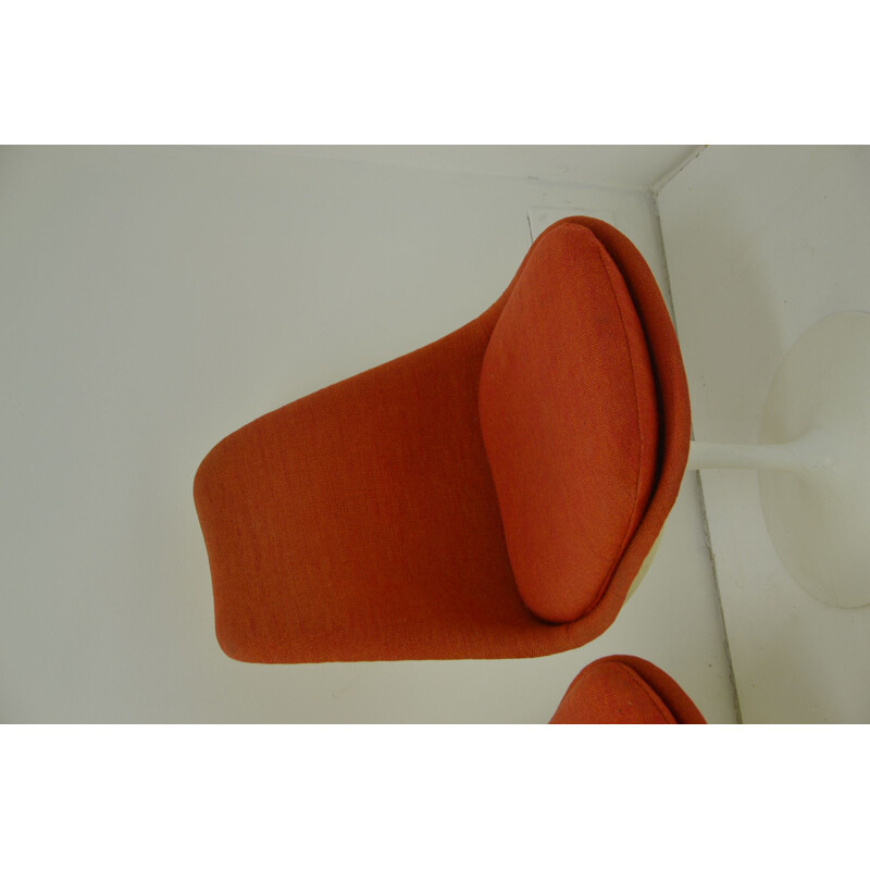 Set of 4 vintage red Tulip chairs for Knoll in fiberglass and fabric