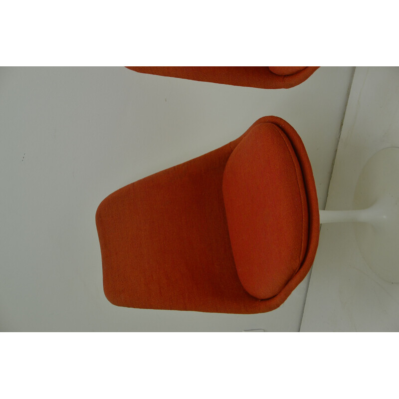 Set of 4 vintage red Tulip chairs for Knoll in fiberglass and fabric