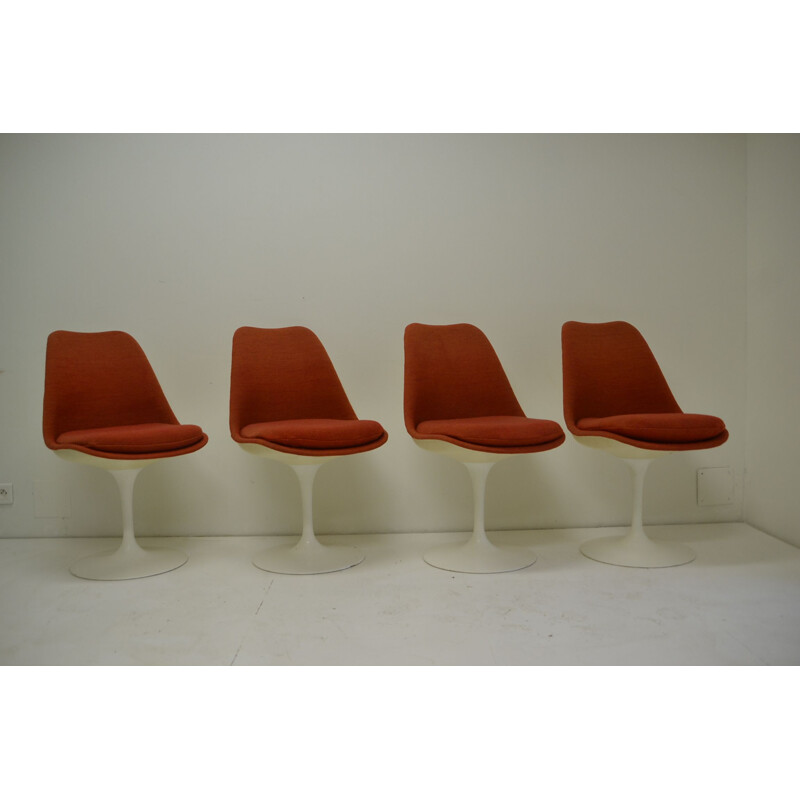 Set of 4 vintage red Tulip chairs for Knoll in fiberglass and fabric