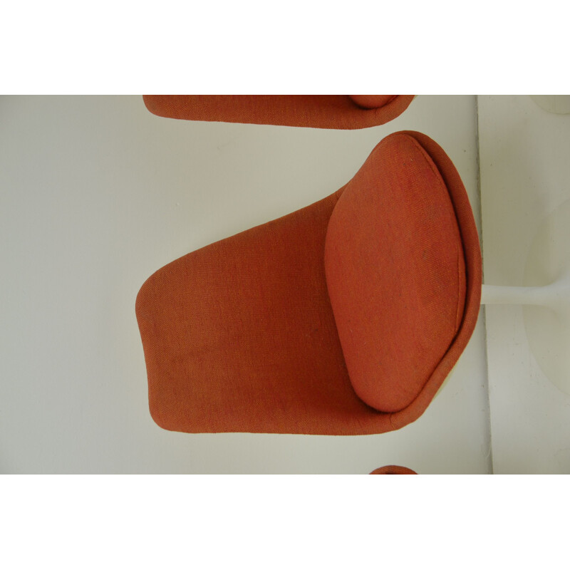 Set of 4 vintage red Tulip chairs for Knoll in fiberglass and fabric