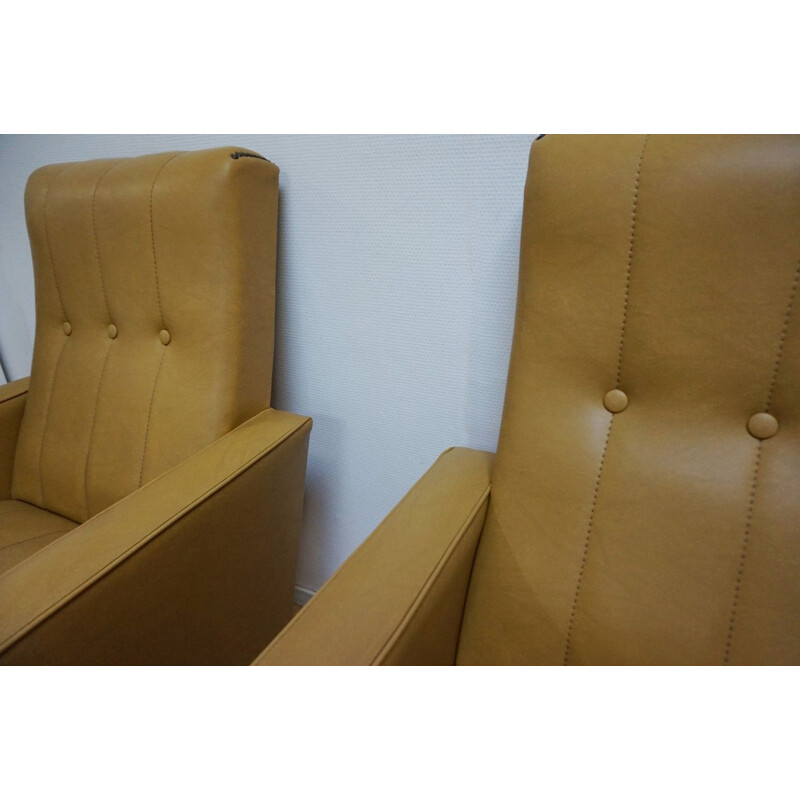 Ensemble de 2 fauteuils vintage club jaune italiens en simili cuir 1960