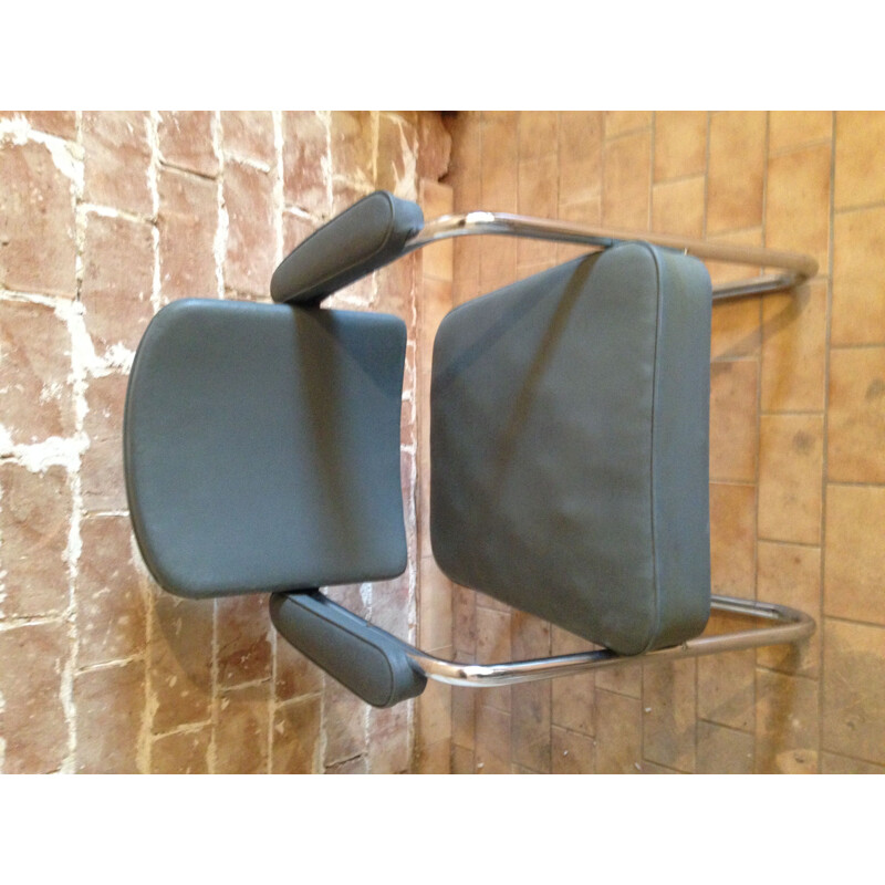 Fauteuil vintage industriel gris en skai et chrome 1970