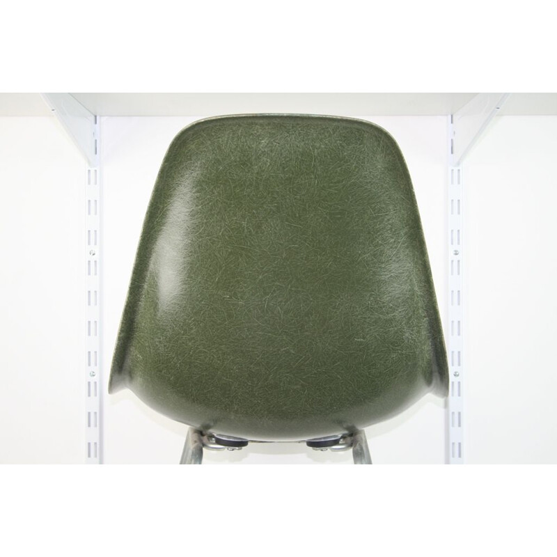 Chaise vintage dsx en fibre vert forest green par Eames Herman Miller