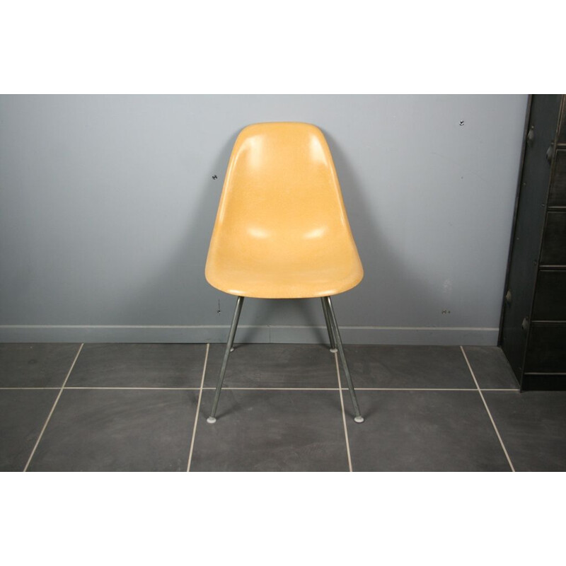 Chaise dsx fibre ochre light base zinguée eames herman miller vintage