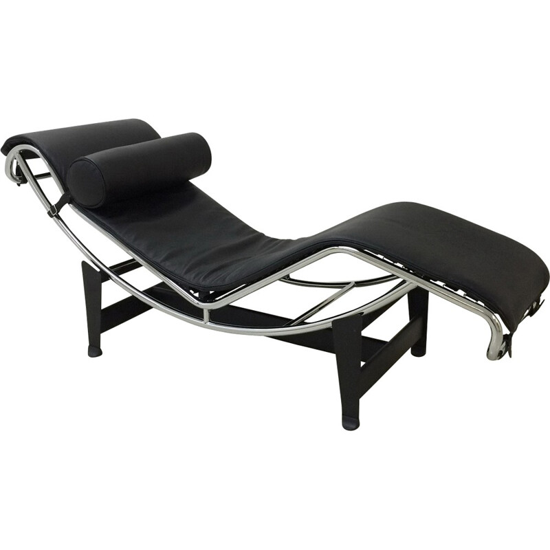 LC4 long chair in black leather and metal, LE CORBUSIER, PERRIAND and JEANNERET - 2000s