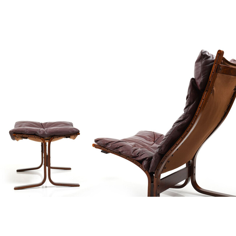 Pair of burgundy lounge chairs by Ingmar Relling