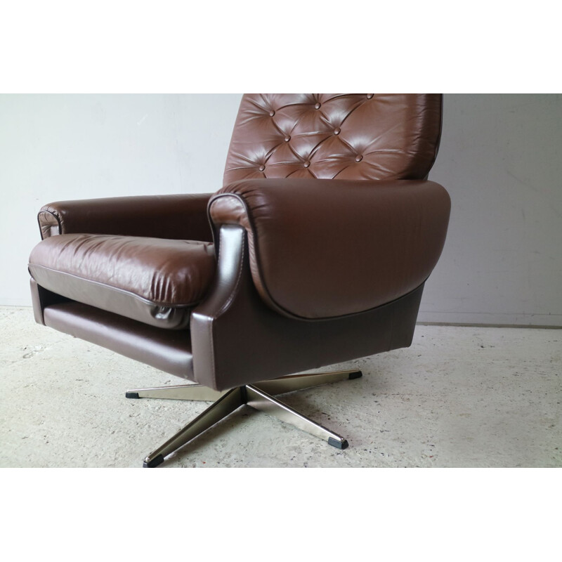 Danish swiveling armchair in brown leather