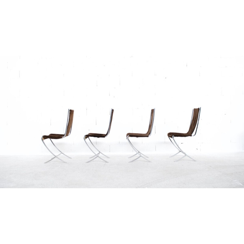 Suite de 4 chaises en velours marron par Pierre Cardin