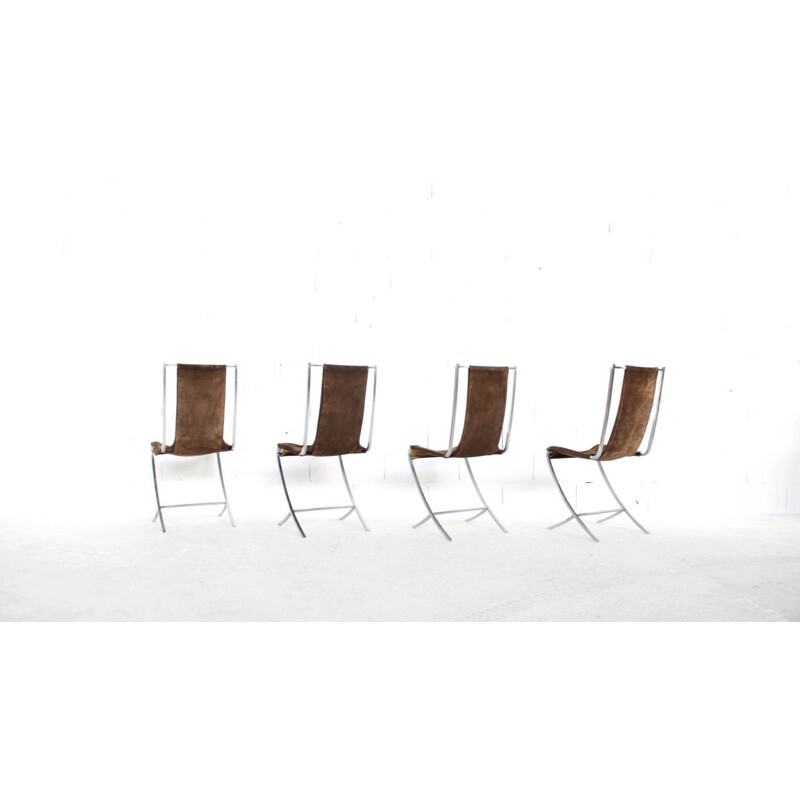 Suite de 4 chaises en velours marron par Pierre Cardin