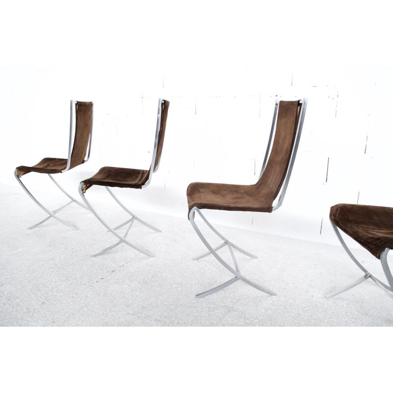 Suite de 4 chaises en velours marron par Pierre Cardin