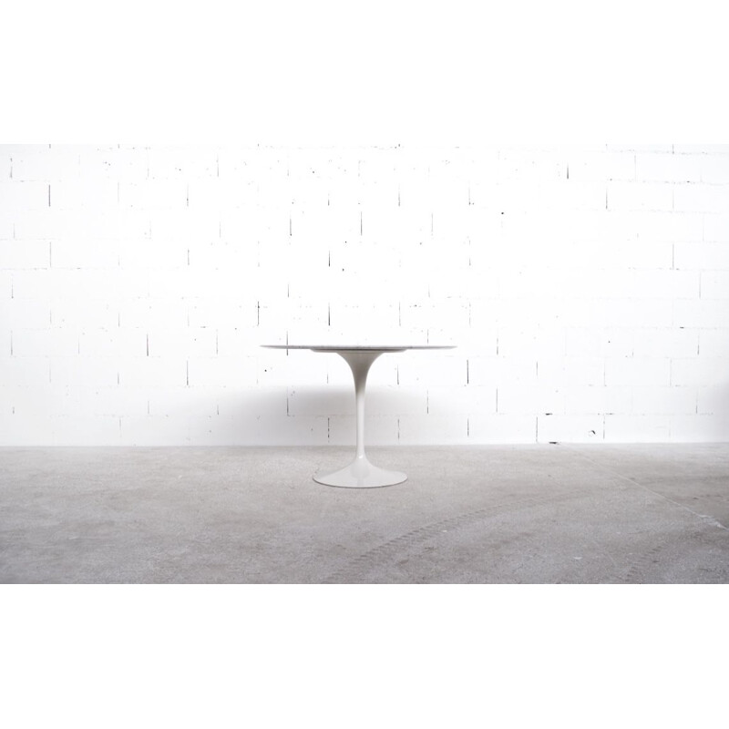 Tulip table by Eero Saarinen for Knoll International