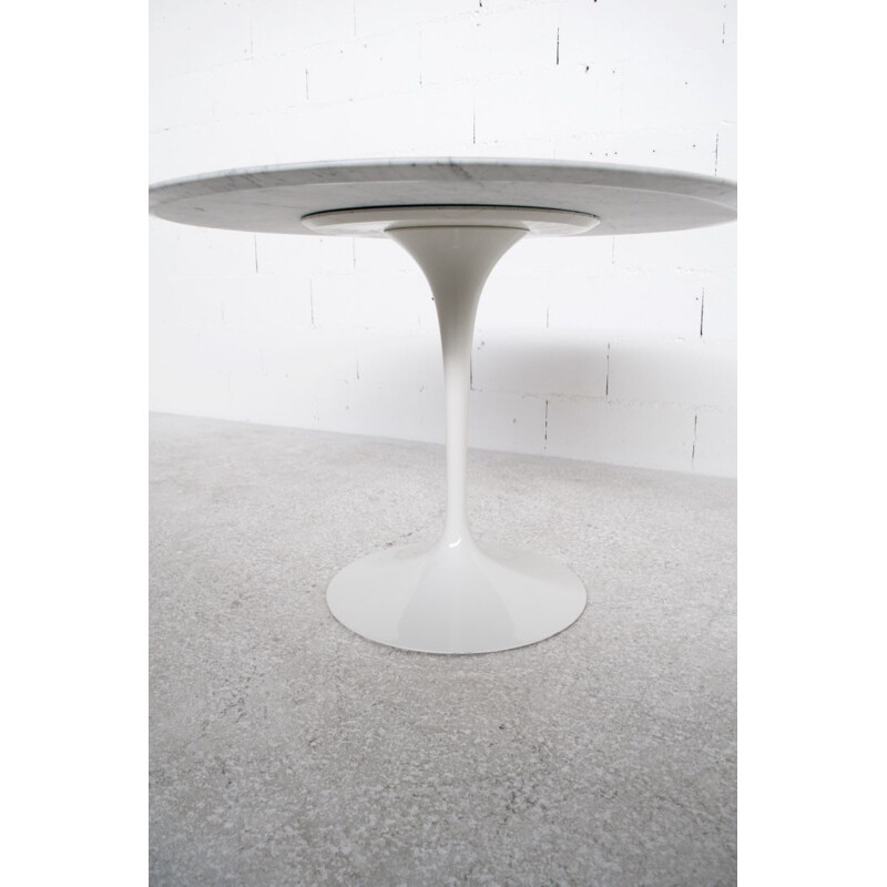 Tulip table by Eero Saarinen for Knoll International