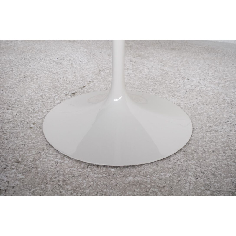 Tulip table by Eero Saarinen for Knoll International