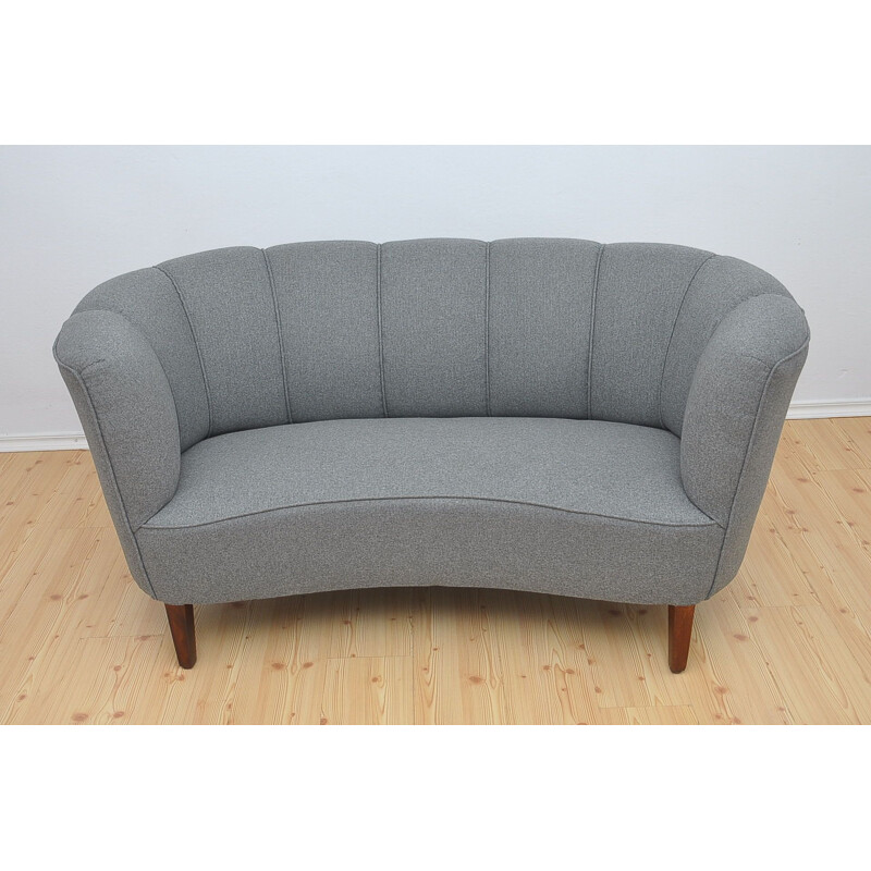 Grey Banana sofa in beechwood