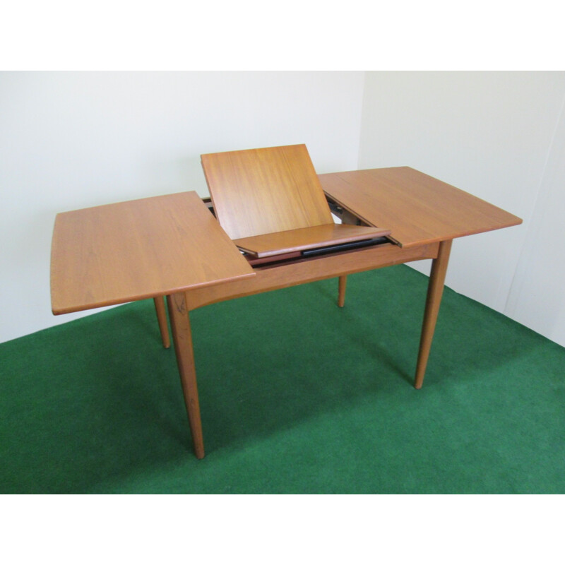 Vintage extendable dining table in teak