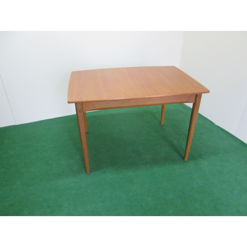 Vintage extendable dining table in teak