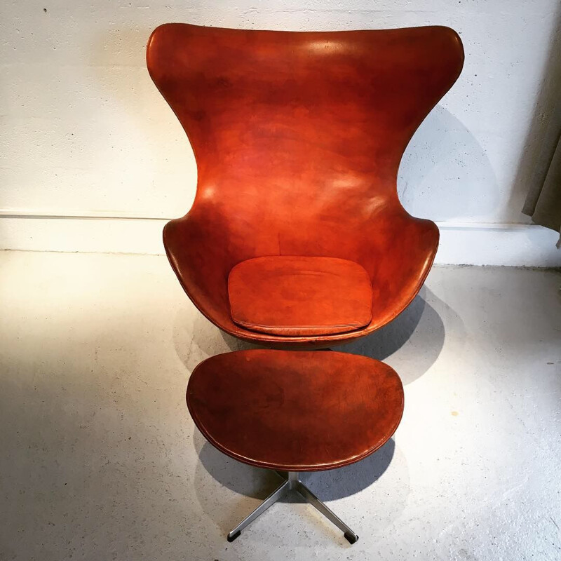 Vintage Egg chair by Arne Jacobsen Fritz Hansen