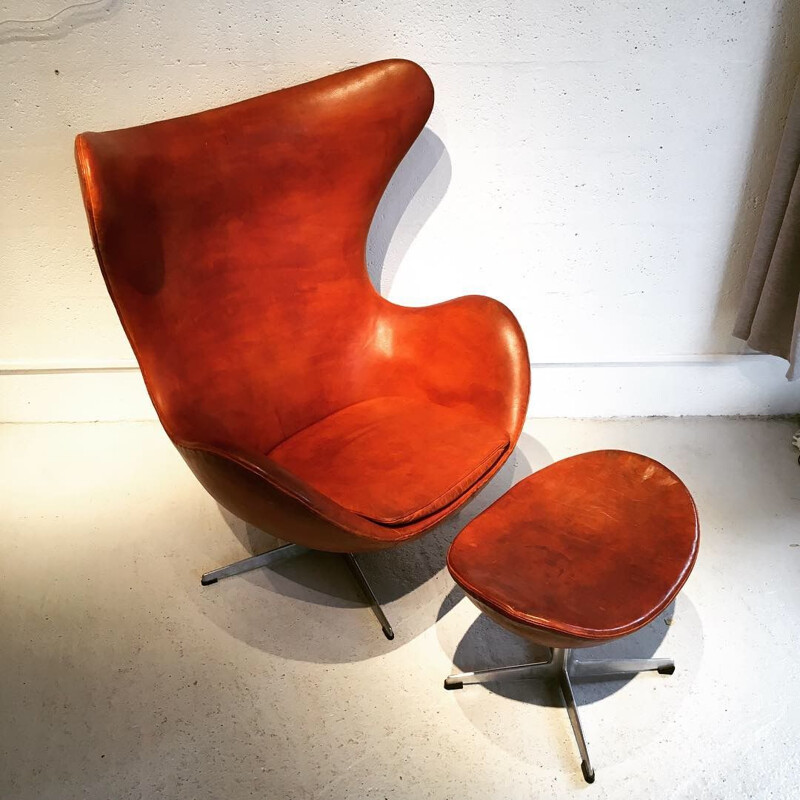 Vintage Egg chair by Arne Jacobsen Fritz Hansen