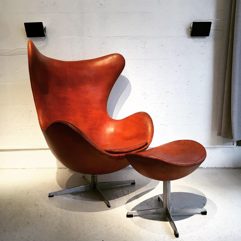 Vintage Egg chair by Arne Jacobsen Fritz Hansen