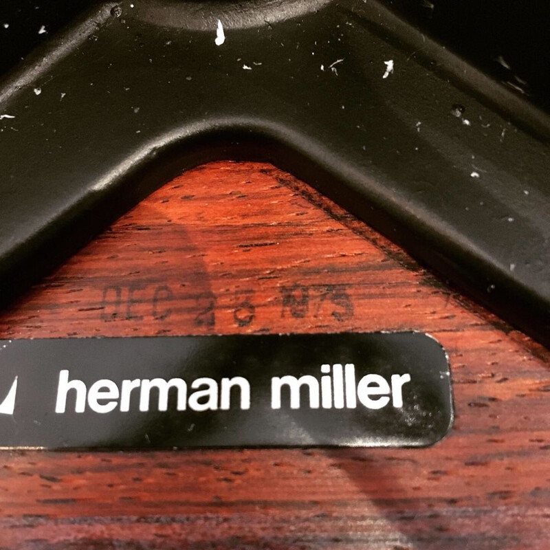 Fauteuil lounge avec ottoman par Eames pour Herman Miller 1975