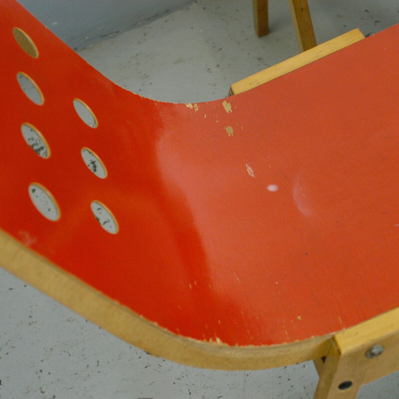 Suite de chaises vintage empilable Roland Rainer laqué rouge Autriche