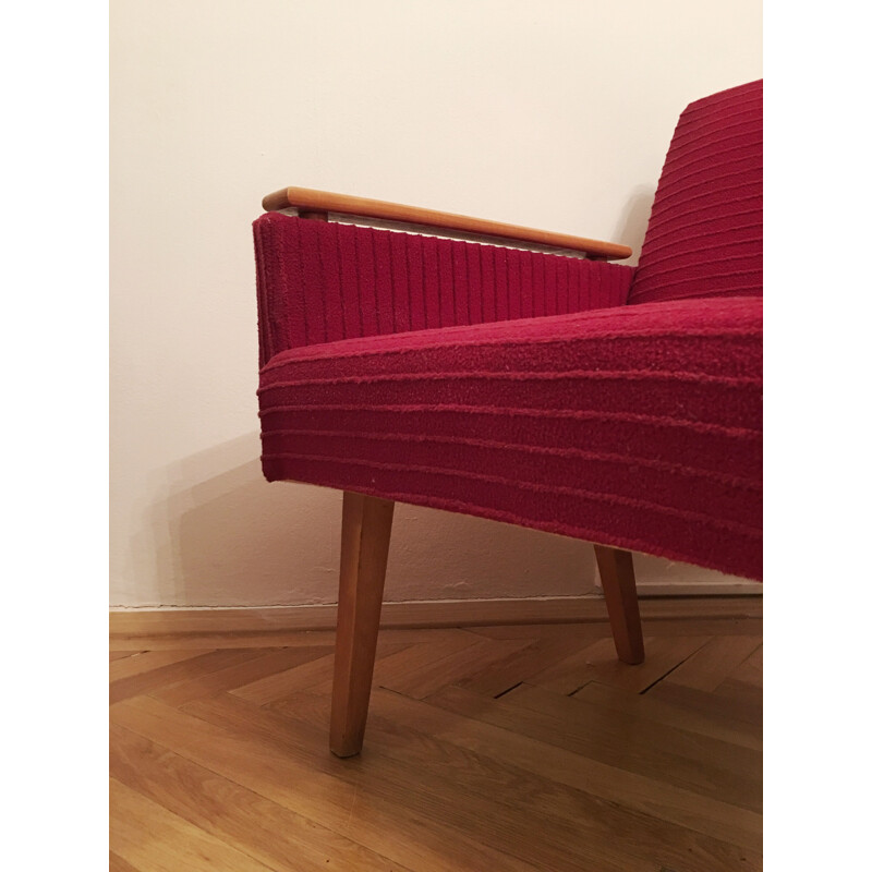 Paire de fauteuils rouges en tissu