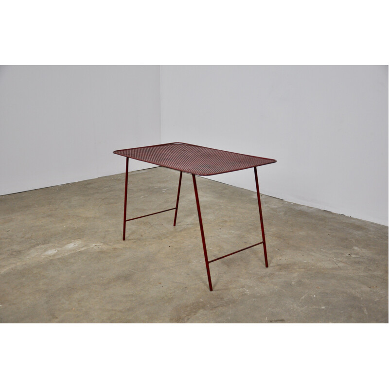 Red side table in metal
