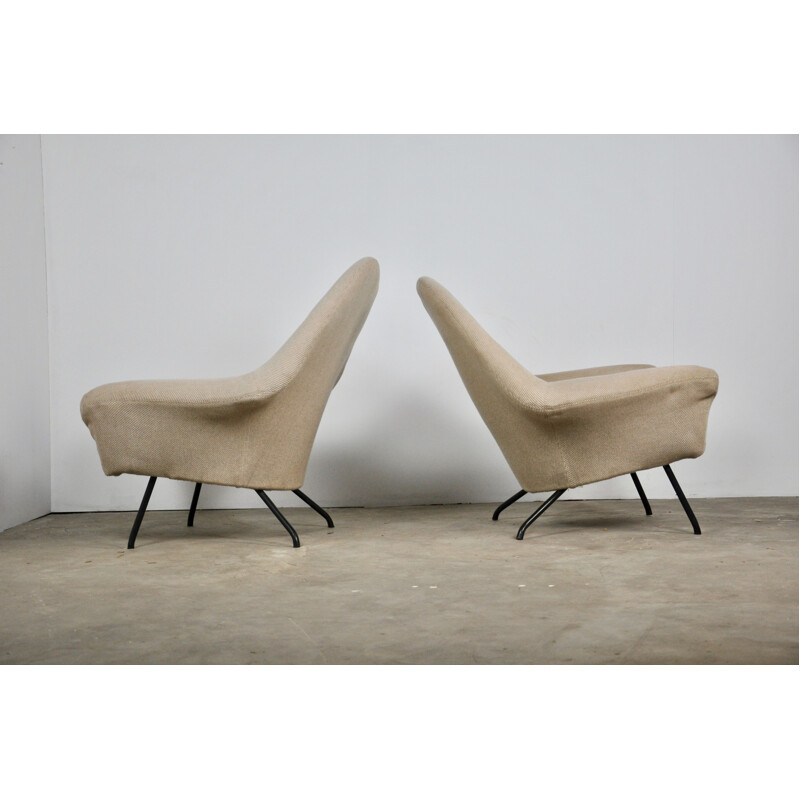 Paire de fauteuils beiges en tissu par Joseph-André Motte pour Steiner