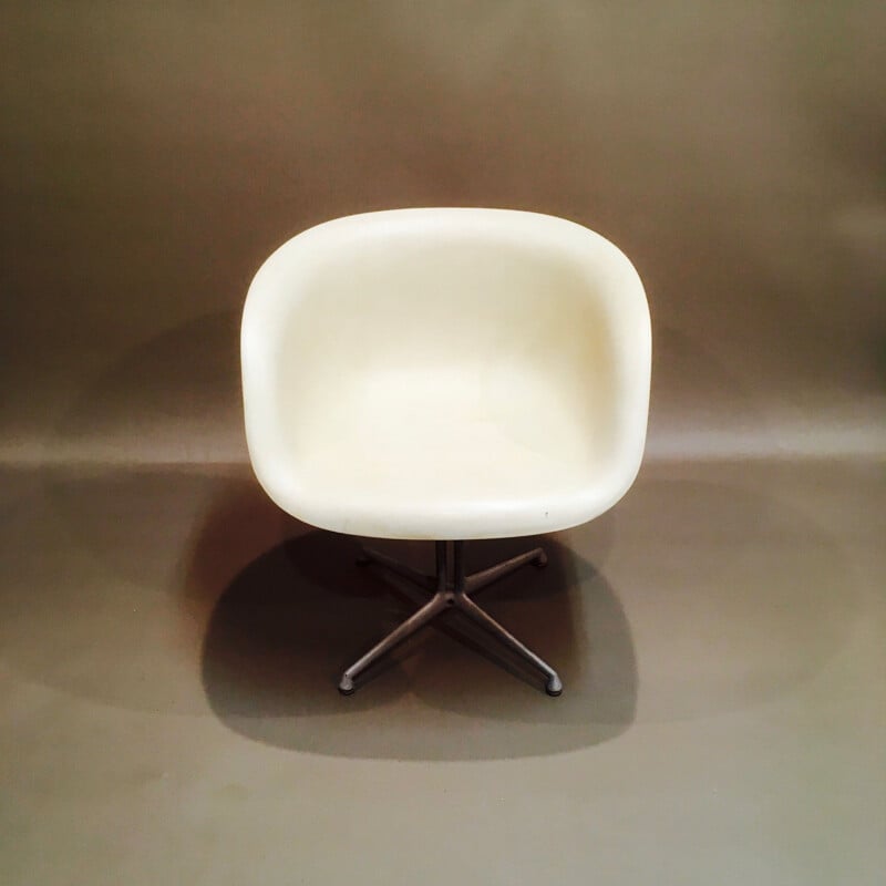 Chaise blanche vintage par Eames pour Herman Miller