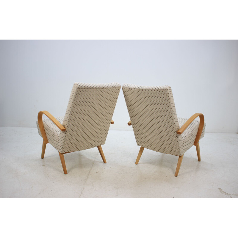 Paire de fauteuils en chêne par Jindřich Halabala