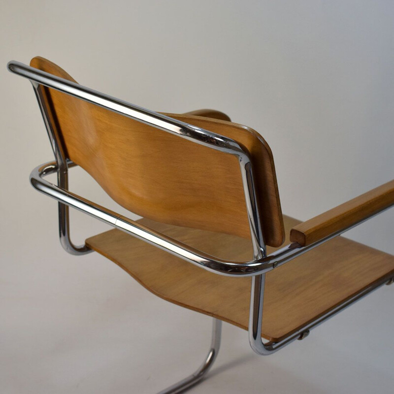 Vintage wooden chair by Thonet