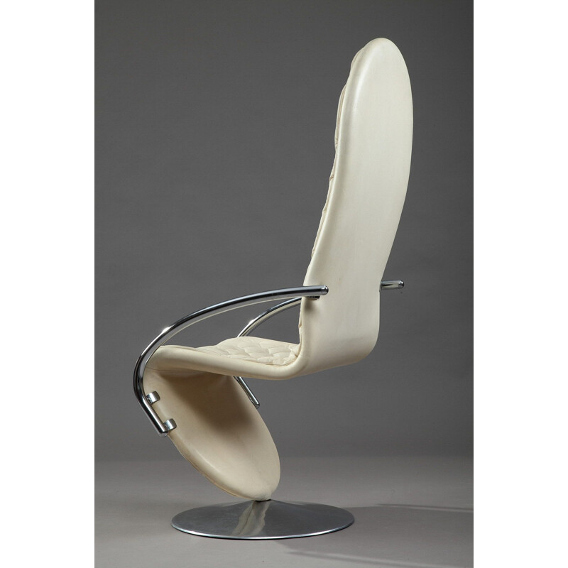 Vintage scandinavian armchair for Fritz Hansen in beige leather and metal