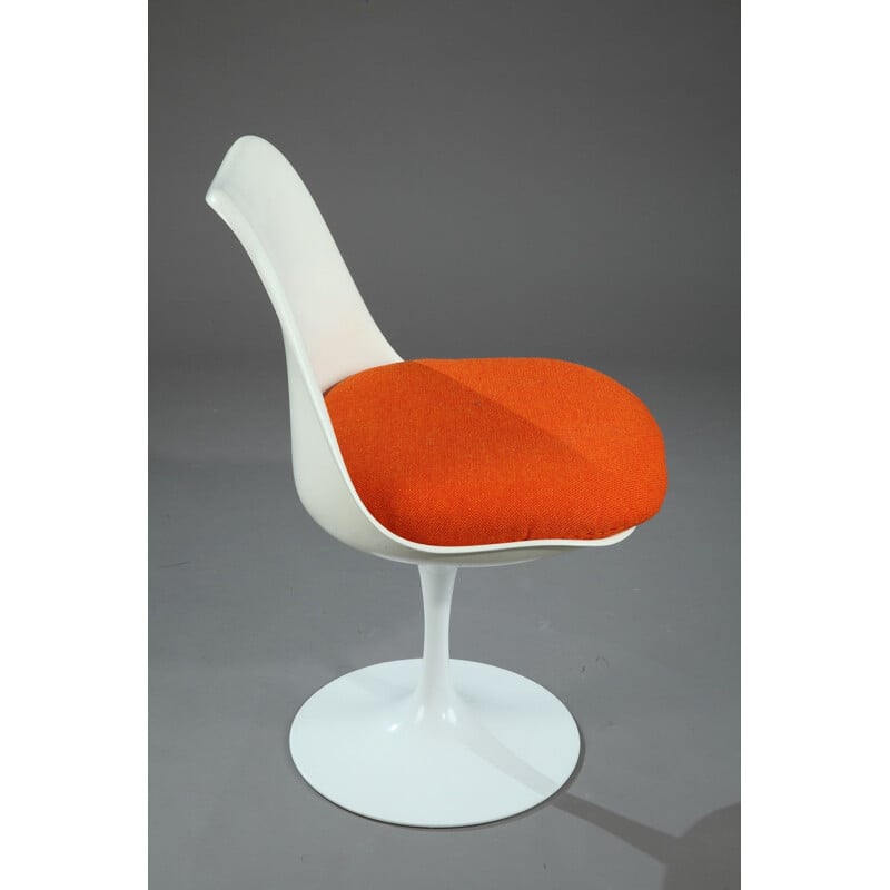 Chaise vintage Tulipe de Saarinen pour Knoll en tissu orange et métal blanc
