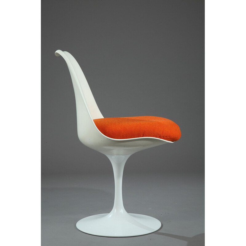 Chaise vintage Tulipe de Saarinen pour Knoll en tissu orange et métal blanc