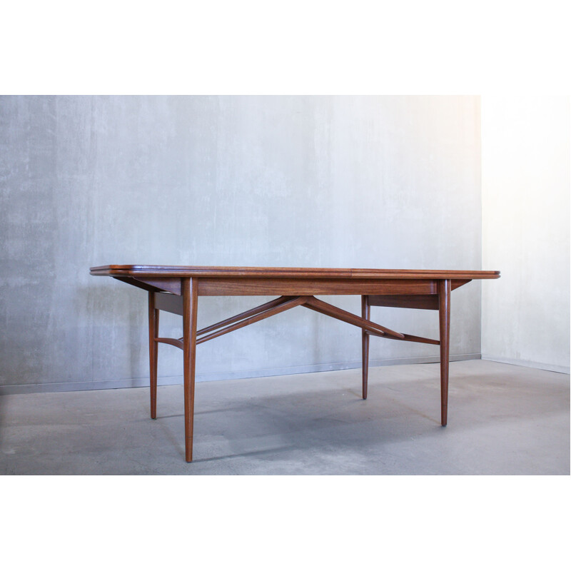 Extendable rosewood table by Robert Heritage for Archie Shine