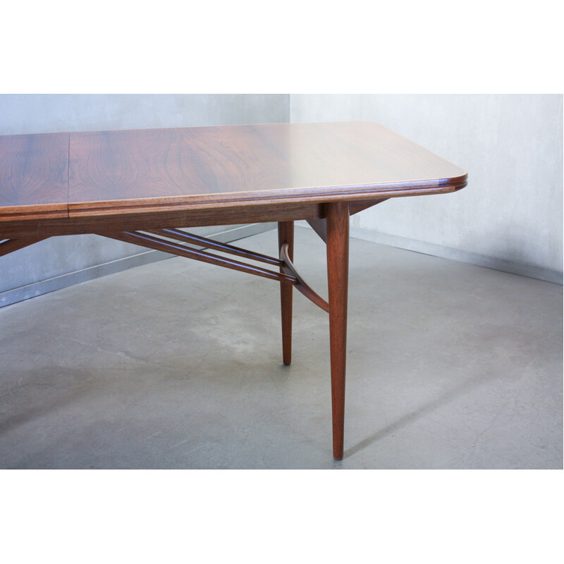 Extendable rosewood table by Robert Heritage for Archie Shine