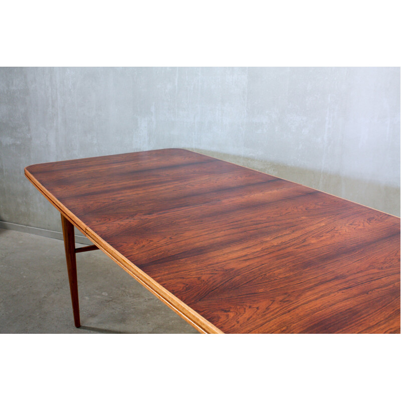 Extendable rosewood table by Robert Heritage for Archie Shine