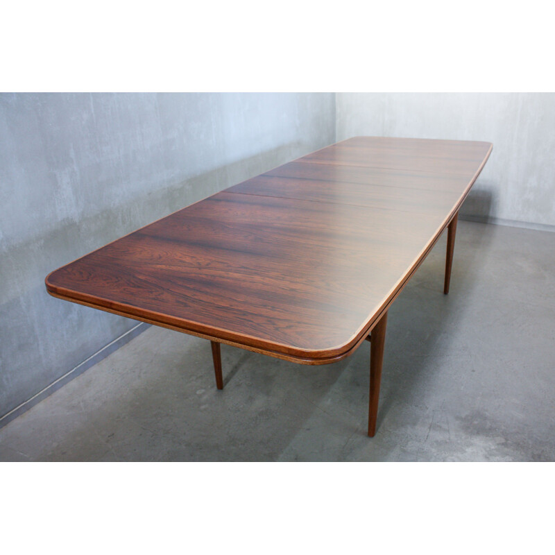 Extendable rosewood table by Robert Heritage for Archie Shine