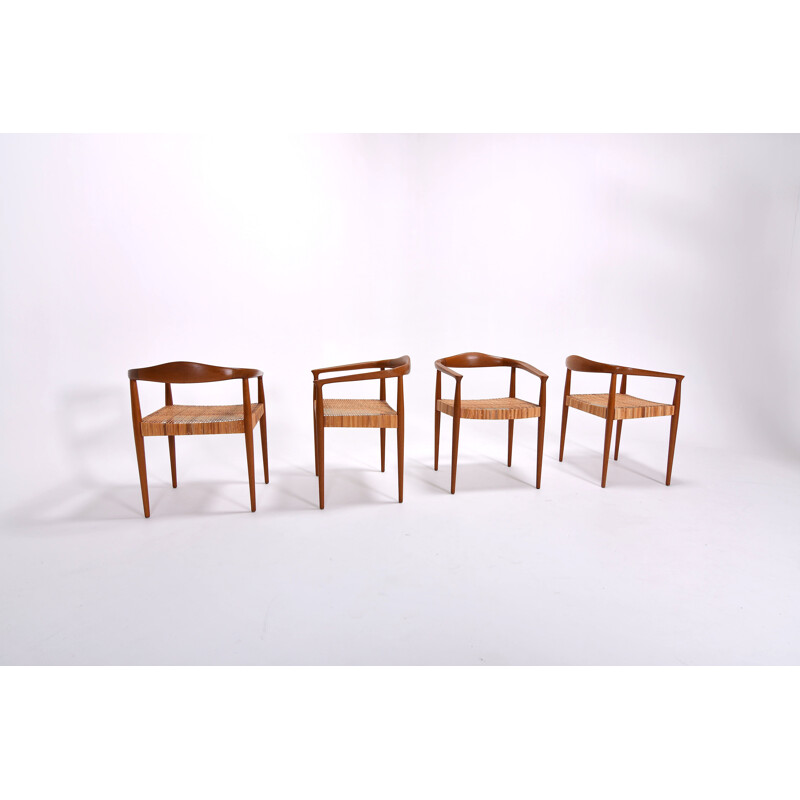 Suite de 4 chaises scandinaves en teck