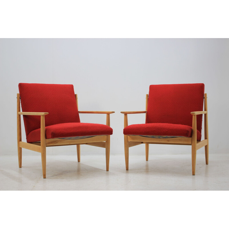 Pair of vintage armchairs in red fabric and oak, Czech 1960