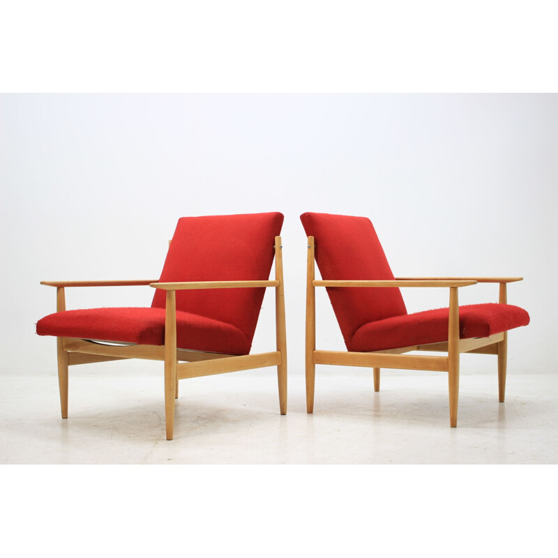 Pair of vintage armchairs in red fabric and oak, Czech 1960