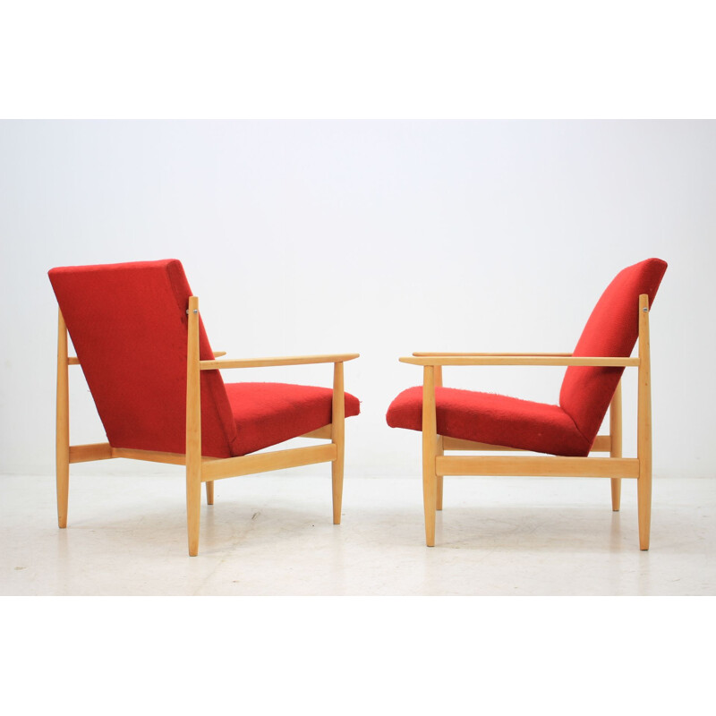 Pair of vintage armchairs in red fabric and oak, Czech 1960