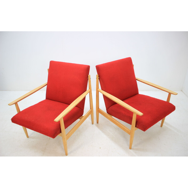 Pair of vintage armchairs in red fabric and oak, Czech 1960