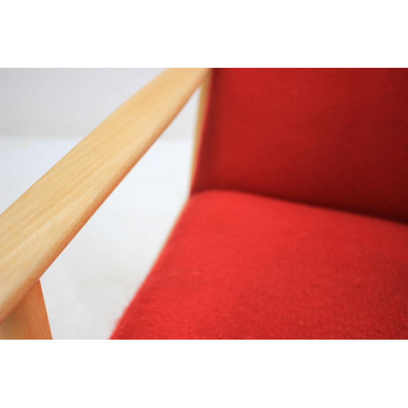 Pair of vintage armchairs in red fabric and oak, Czech 1960